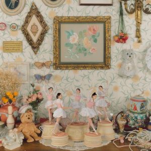 Red Velvet The ReVe Festival 2022 : Feel My Rhythm 7th Mini Album Orgel Version 96p PhotoBook+1ea Sticker+1ea Mini Stand+1p PhotoCard+1p Folding Poster&Lyrics Paper On Pack+Tracking Sealed