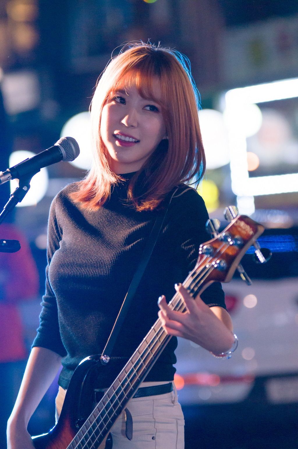 Ji-In (지인, born Lee Ji-in)
